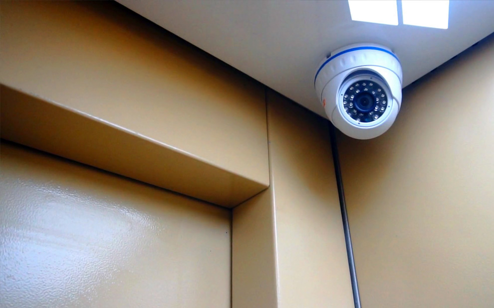 Чи потрібен відеонагляд у ліфті?