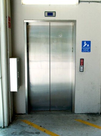 Двері з центральним відкриттям