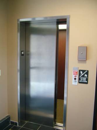 Одношвидкісні двері з боковим відкриттям